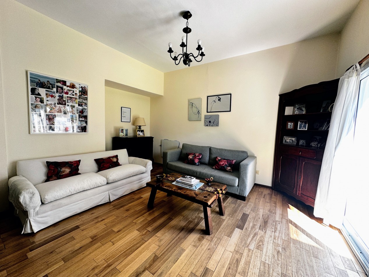 Casa en venta en el bajo de  San isidro, muy cerca de tren de la costa