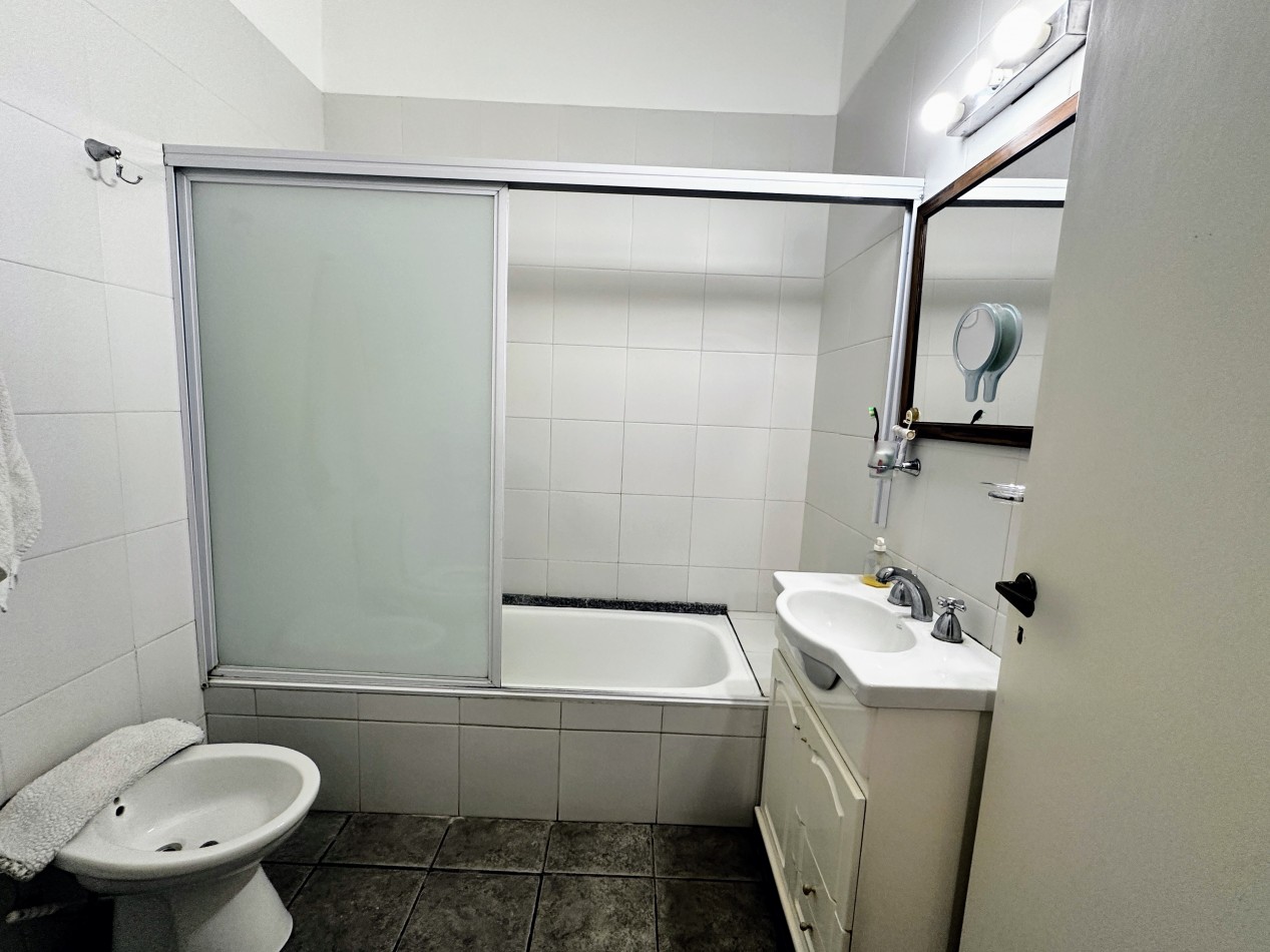 Casa en venta en el bajo de  San isidro, muy cerca de tren de la costa