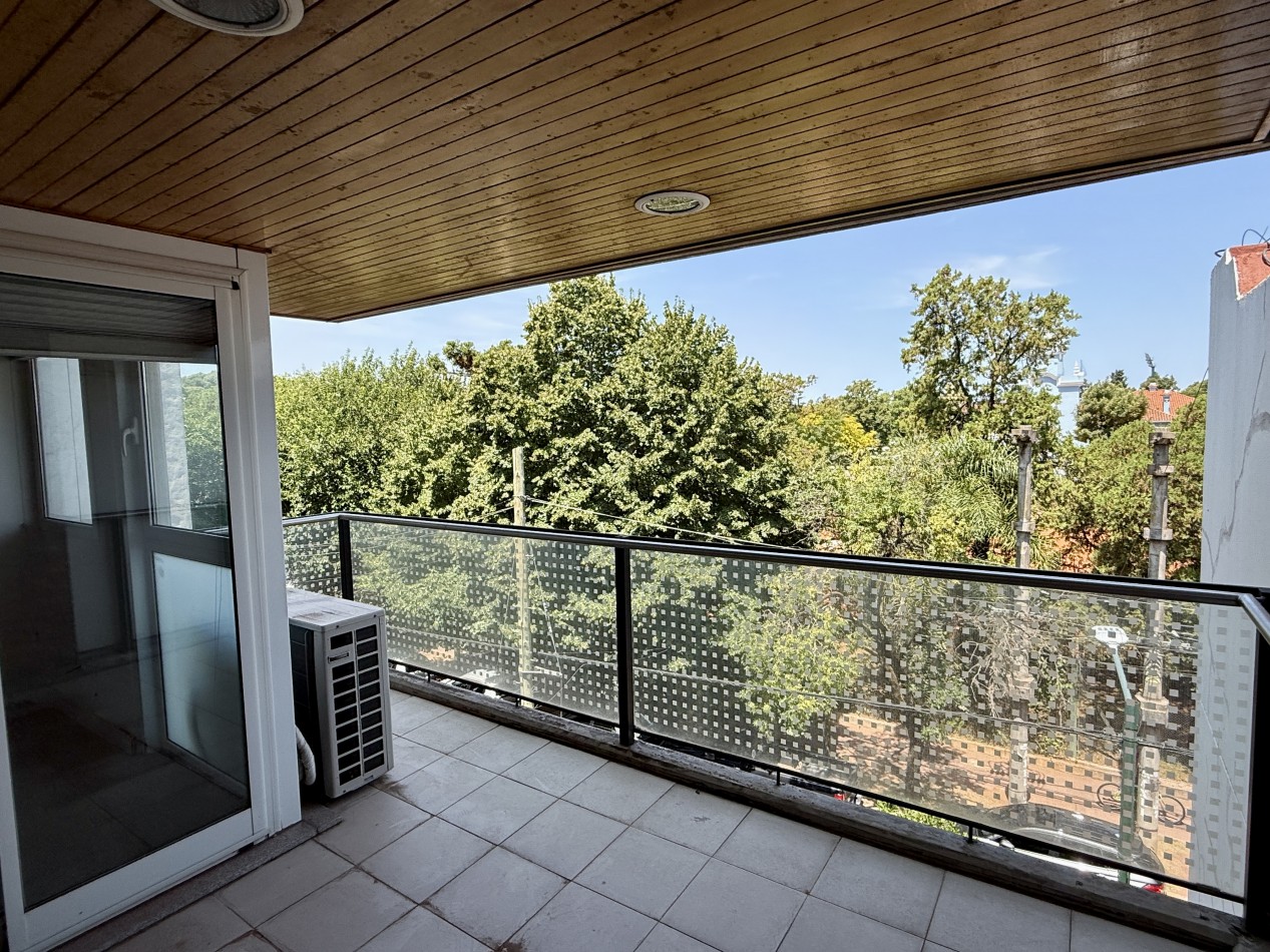 Departamento duplex en venta en San Isidro con terraza y cocheras