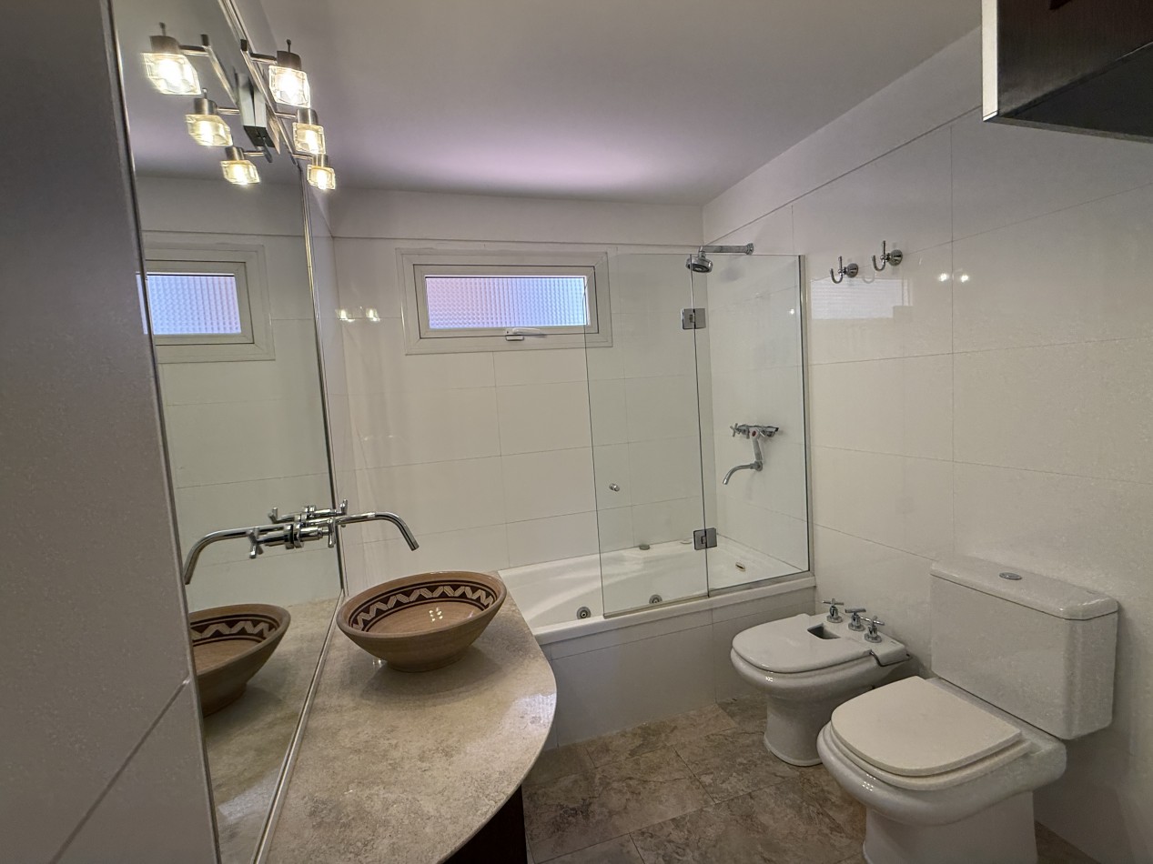 Departamento duplex en venta en San Isidro con terraza y cocheras