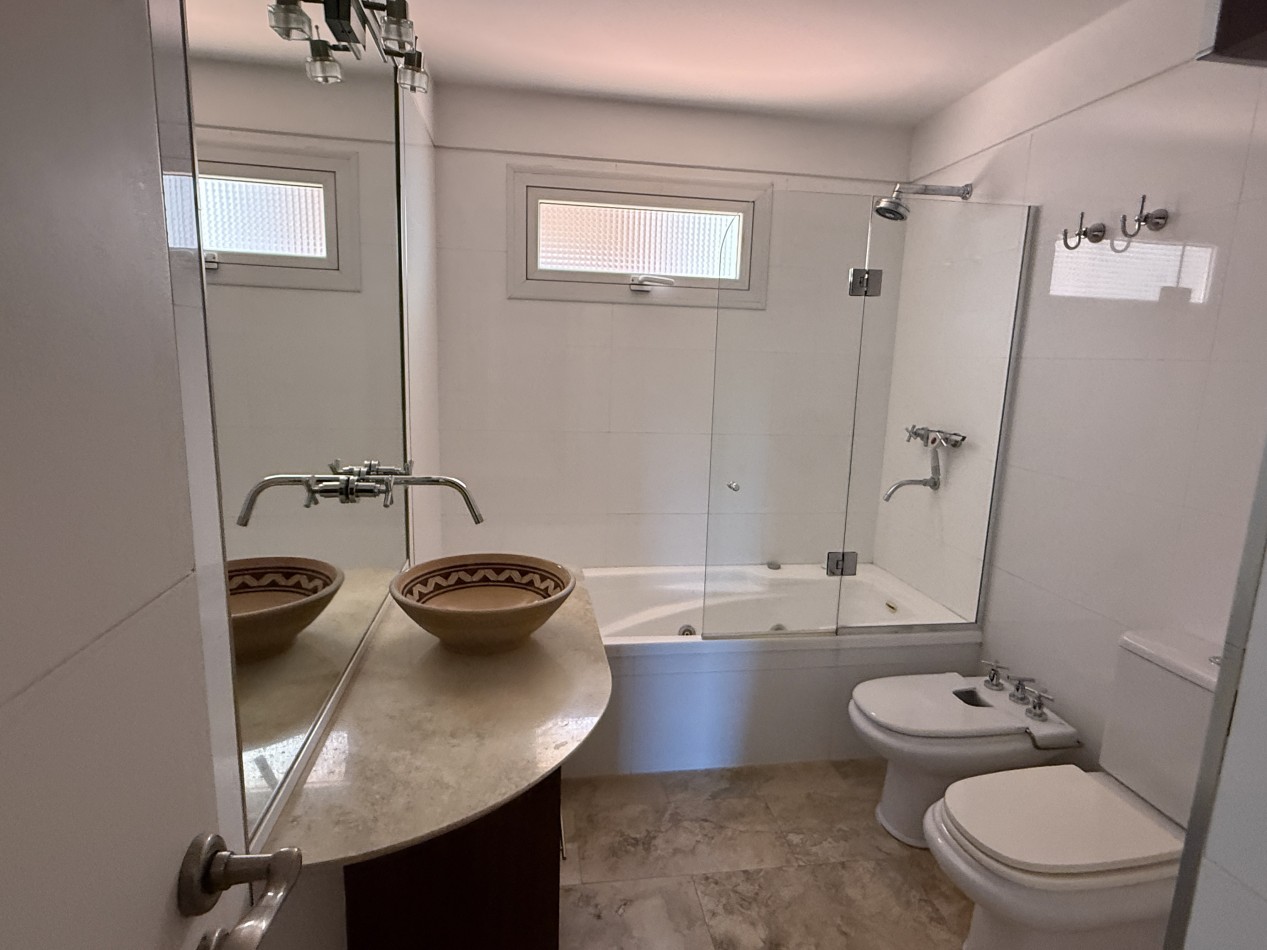 Departamento duplex en venta en San Isidro con terraza y cocheras