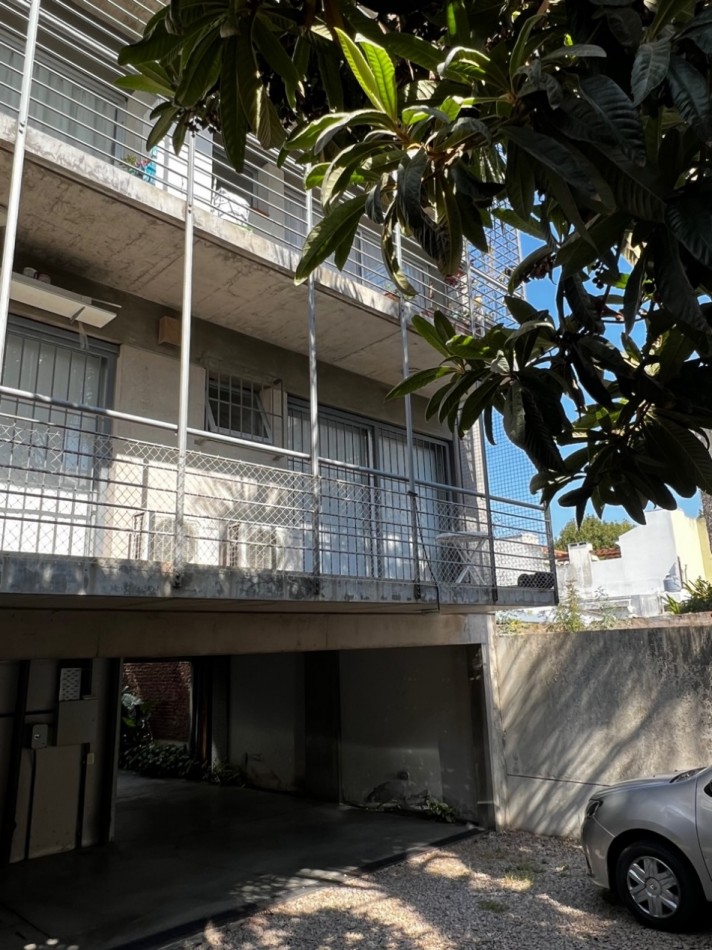 Departamento en  venta, dos amplios ambientes con cochera en San Fernando