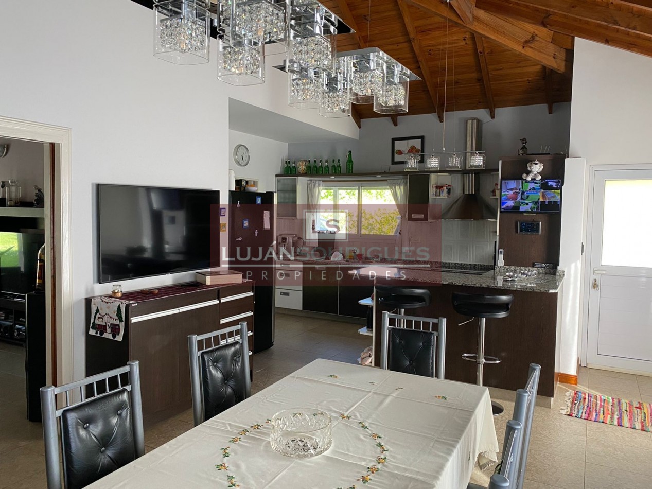 IMPECABLE CASA EN BARRIO CLUB DE CAMPO LAS CAÑUELAS, TODA EQUIPADA