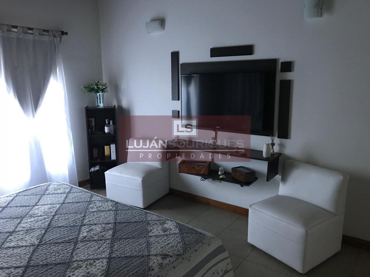 IMPECABLE CASA EN BARRIO CLUB DE CAMPO LAS CAÑUELAS, TODA EQUIPADA