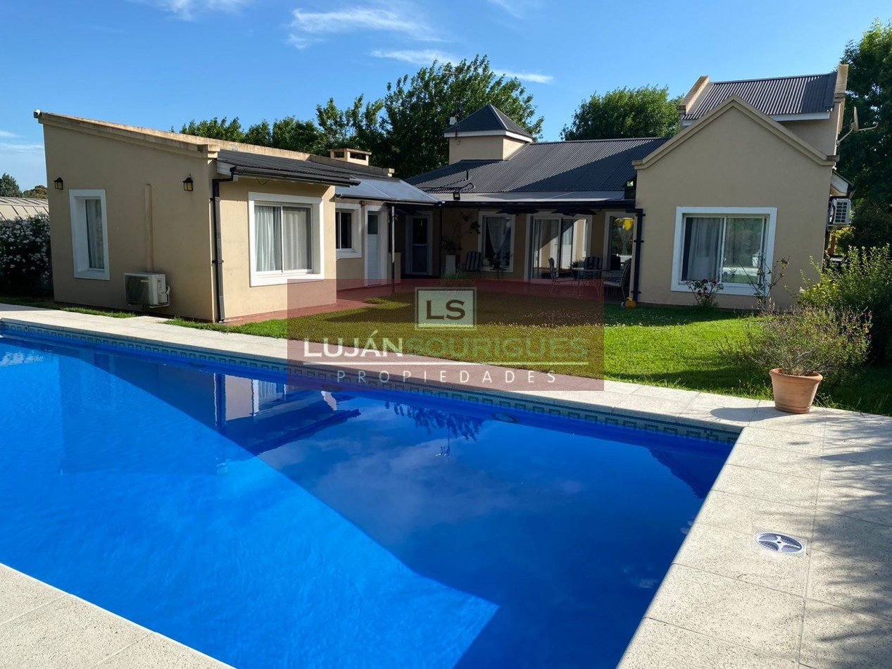 IMPECABLE CASA EN BARRIO CLUB DE CAMPO LAS CAÑUELAS, TODA EQUIPADA