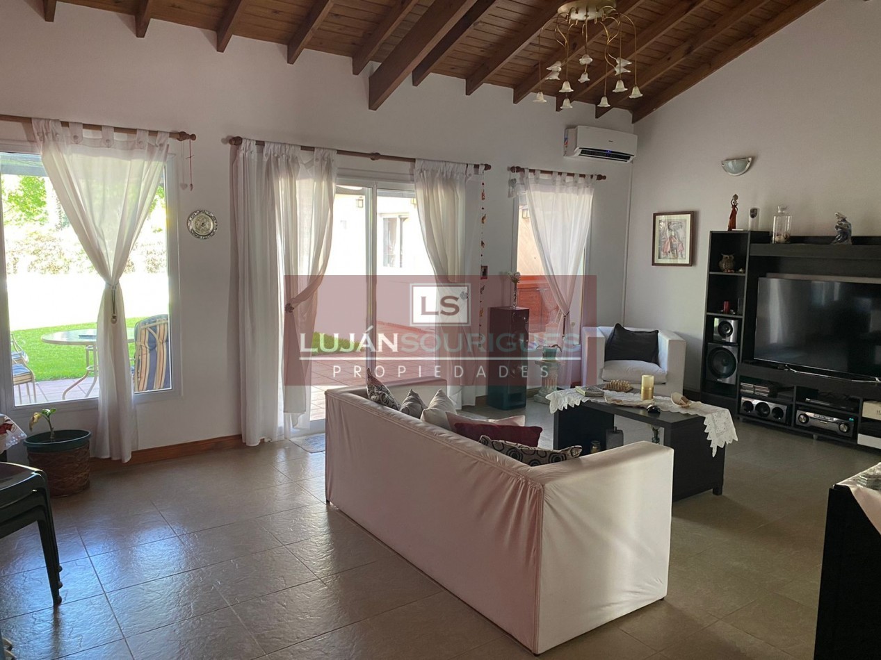 IMPECABLE CASA EN BARRIO CLUB DE CAMPOS LAS CAÑUELAS, TODA EQUIPADA