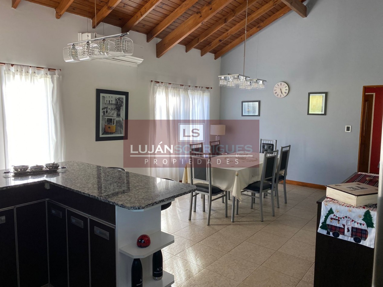 IMPECABLE CASA EN BARRIO CLUB DE CAMPOS LAS CAÑUELAS, TODA EQUIPADA