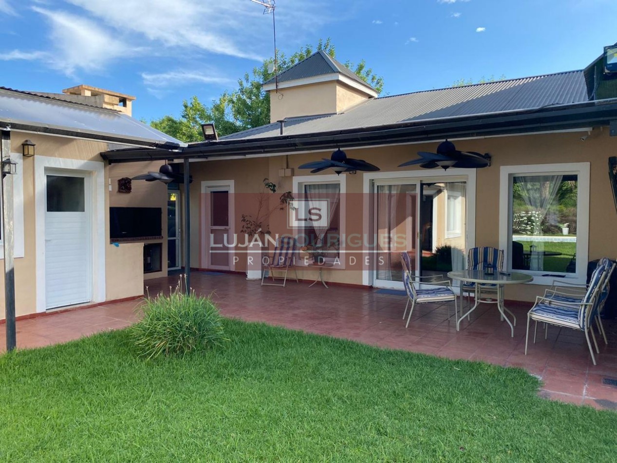 IMPECABLE CASA EN BARRIO CLUB DE CAMPOS LAS CAÑUELAS, TODA EQUIPADA