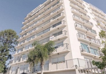 Departamento en venta de dos ambientes con balcon y cochera