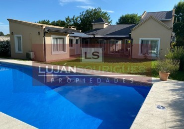 IMPECABLE CASA EN BARRIO CLUB DE CAMPOS LAS CAÑUELAS, TODA EQUIPADA